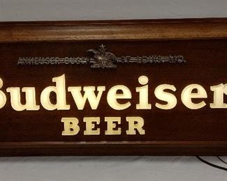 BUDWEISER LIGHTED BEER SIGN IN WOOD FRAME
