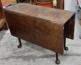 ANTIQUE ENGLISH DROP LEAF, GATE LEG TABLE