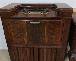 Vintage Zenith radio/turntable 1940's