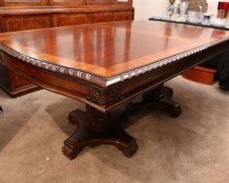 Crown Mark Dining table