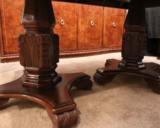 Crown Mark Dining table