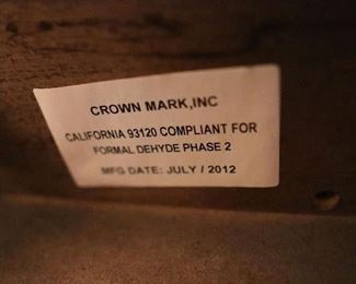 Crown Mark Dining table