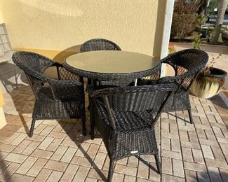 wicker patio table and chairs