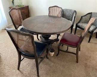 Round table, 4 chairs 