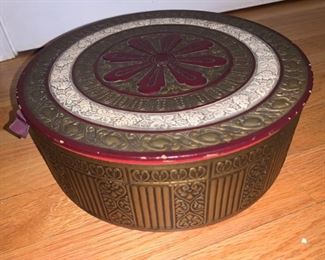 Vintage Round Box with lid