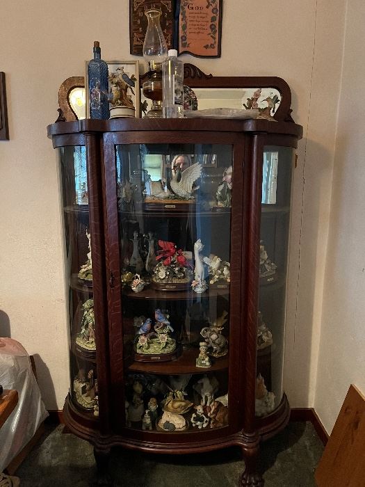 Beautiful antique oak China cabinet 