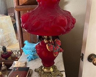 Fenton puffy rose lamp
