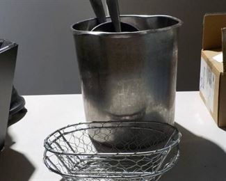 3 Ice Scoops Scoop Holder 2 Wire French Fry Baskets