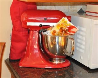 Fantastic Red KitchenAid Mixer Model # KSM 150PSER1 with Red Cover!