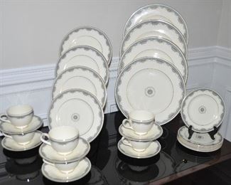 Royal Doulton "Albany" 5 Piece Place Setting for 6