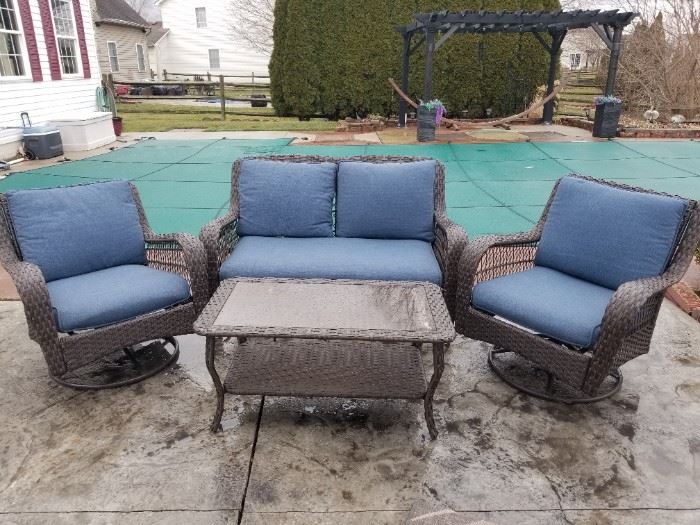 Wicker patio furniture set