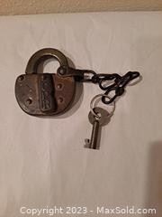 wcpr lock with chain canadian pacific railway railroad vintage antique3191 t