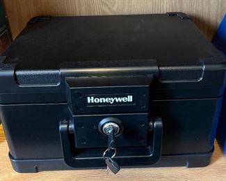 Honeywell Small Safe w/Key