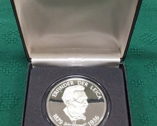 (1) One Troy Ounce Silver Commemorative Coin