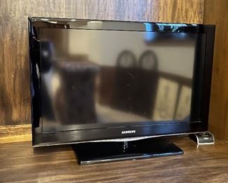Samsung 32" flatscreen TV