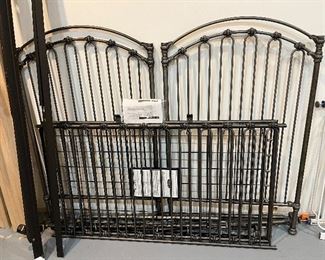 Bratt Decor crib