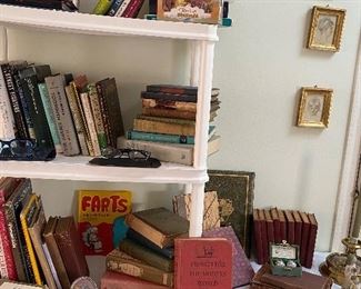 SMALL AMOUNT OF ANTIQUE BOOKS AND NOVELS 