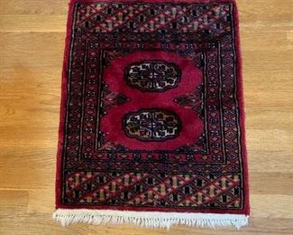 Beautiful Hand Woven Knotted Accent Rug (Believed to be Silk)
