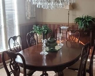 Thomasville 6 place formal dining table. 