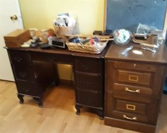 Knee whole desk and wooden file cabinet