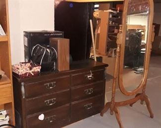 Dressing mirror
Low chest of drawers