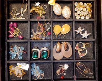 Boutique Jewelry - earrings
