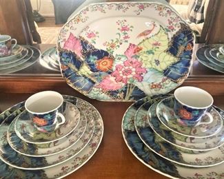 Mottahedeh "Tobacco Leaf" china - 12  5-piece place settings plus miscellaneous pieces