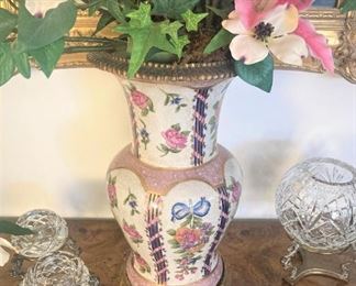 Lovely vase and rose bowls