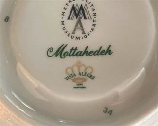 Mottahedeh "Tobacco Leaf" china - This extravagant design was originally made in China, probably for export to the Portuguese and Brazilian markets.