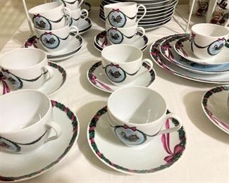 Royal Copenhagen "Jingle Bells" cups & saucers (14)