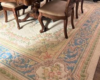 Gorgeous rug - 9 feet x 14 feet