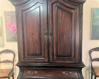 TV/Clothing armoire