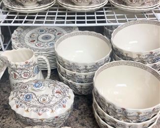 12 place settings of Copeland Spode "Florence" - England (plus serving dishes)