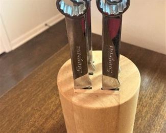 "Snap-on" brand steak knives in holder
