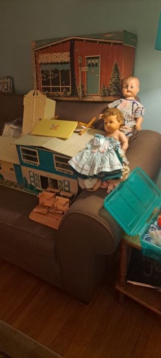 1960s Barbie Dream House, vintage dolls, dollhouse