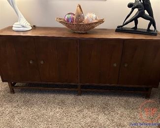 Mid-Century Modern MCM Walnut Credenza by Paul Browning for Stanley