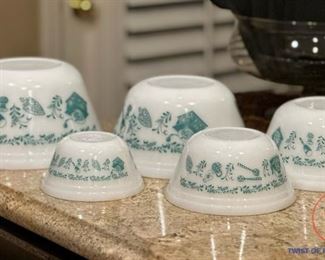 FIRE KING Federal Glass 5 Piece Nesting Bowls