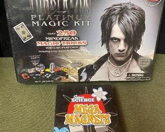 Criss Angel Magic Kit Science Magnet Set