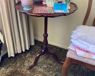 Pie Crust table, McCoy, Roseville and Hull pottery pieces