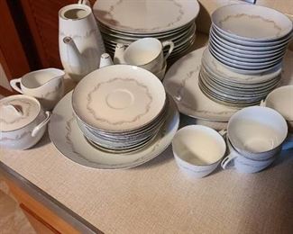 Style House china Leilani, 56 pieces