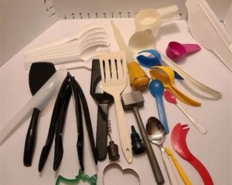 Kitchen utensils, mostly plastic