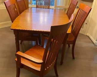 Dining table. USA made
6 chairs 
1 leaf
Palettes by Winesburg