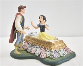 LOT 71 1  Snow White Porcelain Disneyana 