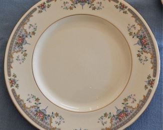 Royal Doulton Romance collection JULIET, Service for 8 Plus Serving Pieces most never used.