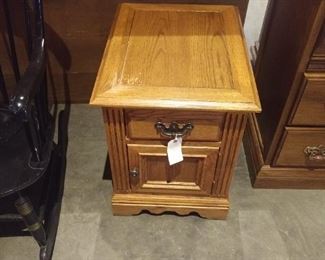 end table/nightstand - great project piece