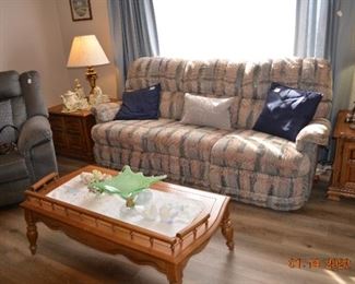 Nuce Maple coffee table - sofa with double recliners