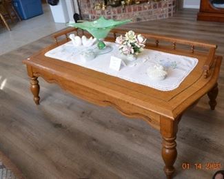 maple coffee table - great condition