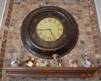 Large mantle clock