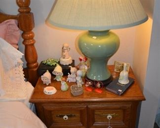 Thomasville - pair of night stands and lamps- decor