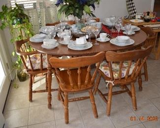 Nice hard rock maple dining set- 6 chairs- 1 leaf